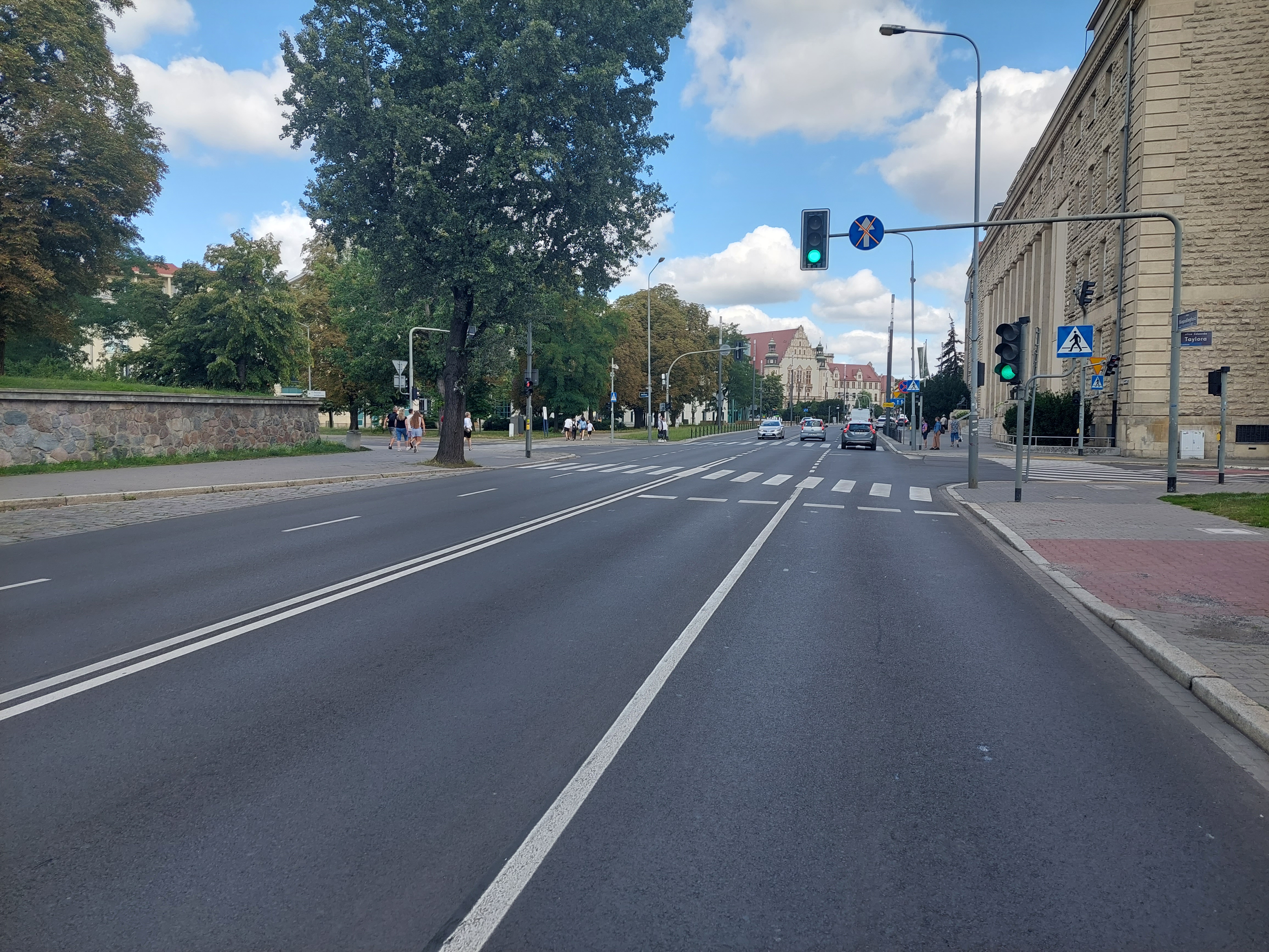 Al. Niepodległości